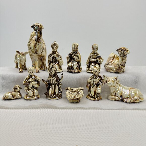 Vintage 13 pc Manger Nativity Set Gold Ceramic Figurines Wood Straw Christmas - Picture 2 of 16